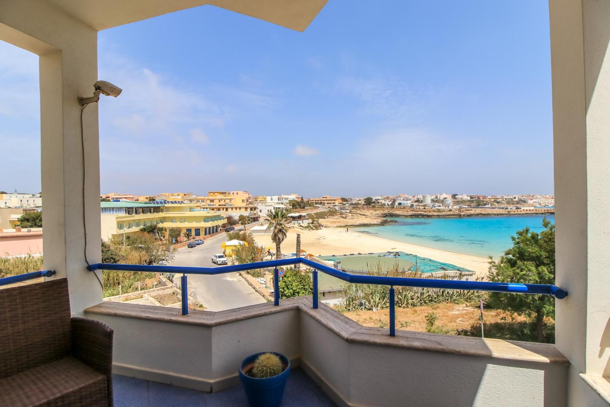 Hotel Il Faro Della Guitgia Tommasino Lampedusa Exterior foto